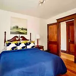Highlands 3 Bedroom - Walk To Bars, Resturants