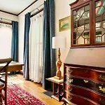 Highlands 3 Bedroom - Walk To Bars, Resturants