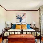 Highlands 3 Bedroom - Walk To Bars, Resturants