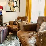 Highlands 3 Bedroom - Walk To Bars, Resturants